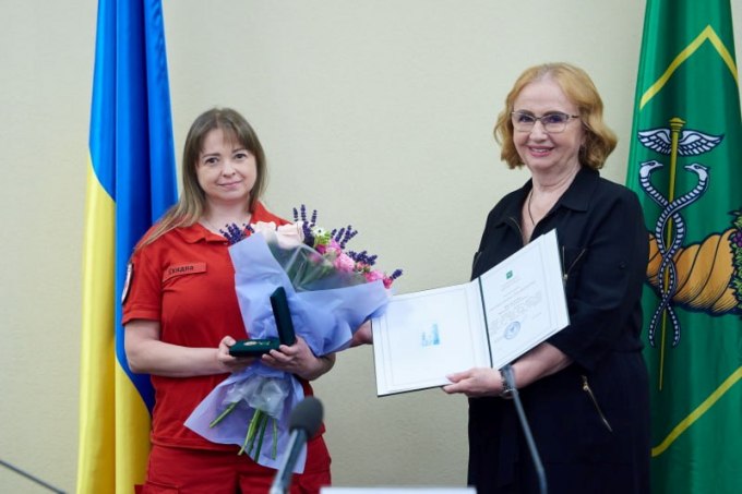 У Харкові нагородили волонтерів Червоного Хреста за ліквідацію наслідків обстрілів